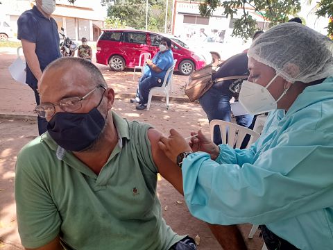 Brasileños intentan obtener la vacuna en San Matías y amedrentan a médicos bolivianos